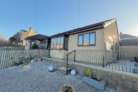 Gayle Close, Wyke, Bradford, BD12 2 bed bungalow for sale