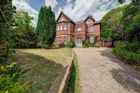 6 bedroom semi-detached house for sale