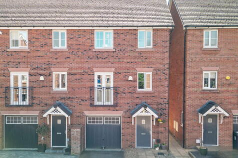 3 bedroom town house for sale