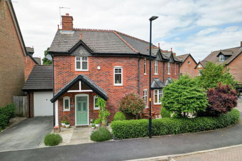 3 bedroom semi-detached house for sale