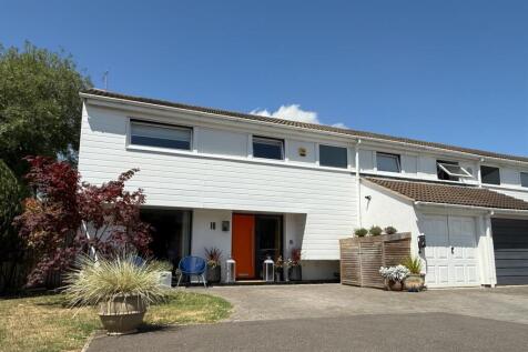 5 bedroom house for sale