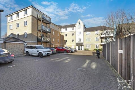 Blenheim Square, Epping CM16 2 bed flat for sale
