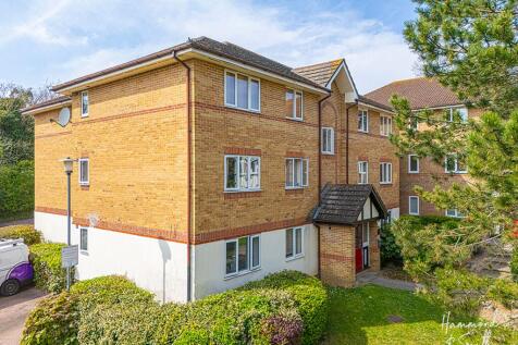 Woodland Grove, Epping CM16 1 bed apartment for sale