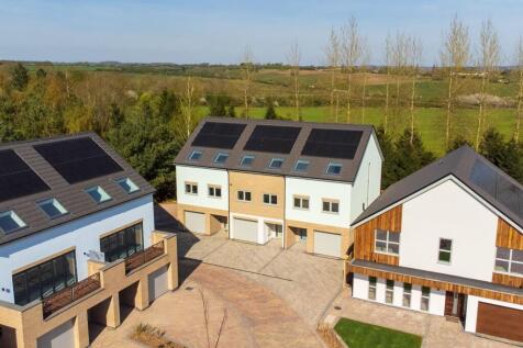 4 bedroom end of terrace house for sale