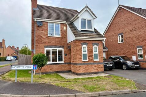 3 bedroom link detached house for sale