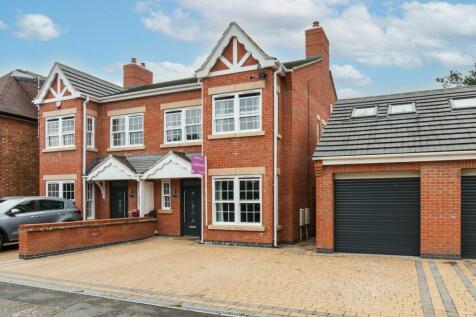 4 bedroom semi-detached house for sale