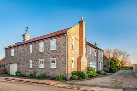 The Shires, Main Street, Beeford... 4 bed detached house for sale