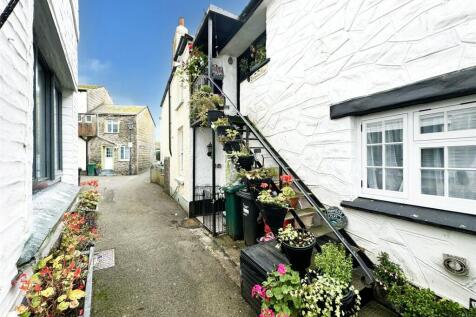 THE BAY, EAST LOOE PL13 3 bed apartment for sale