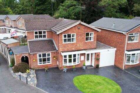 4 bedroom link detached house for sale