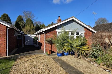 Holly Close, Kinver, Stourbridge 2 bed detached bungalow for sale