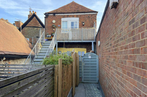 5 Tolsey Lane, Tewkesbury GL20 1 bed flat for sale
