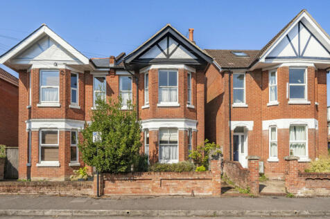 Holyrood Avenue, Highfield... 4 bed semi