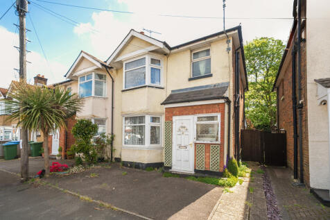 Percy Road, Regents Park... 3 bed semi