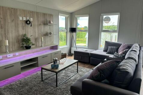 2 bedroom lodge for sale