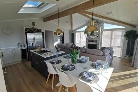 2 bedroom lodge for sale
