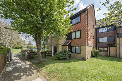 1 bedroom ground floor flat for sale