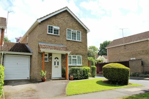 3 bedroom link detached house for sale