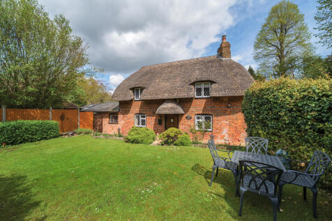 2 bedroom detached house for sale