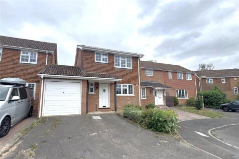 3 bedroom link detached house for sale