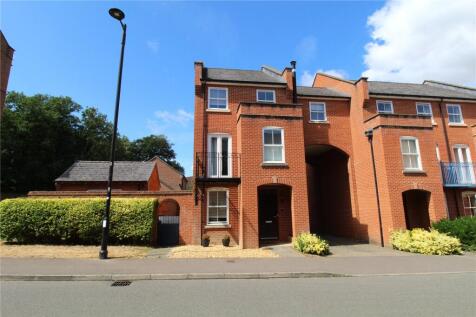 4 bedroom end of terrace house for sale