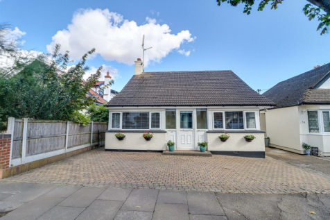 2 bedroom detached bungalow for sale