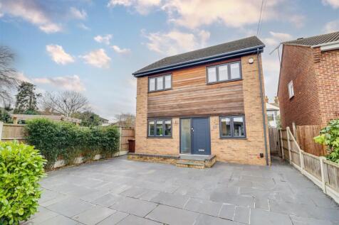 Alma Close, Hadleigh SS7 4 bed detached house for sale