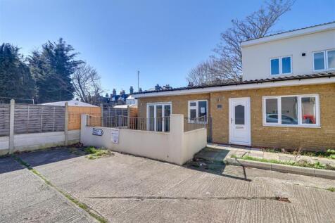 2 bedroom semi-detached bungalow for sale