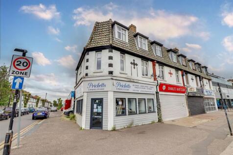 3 bedroom maisonette for sale