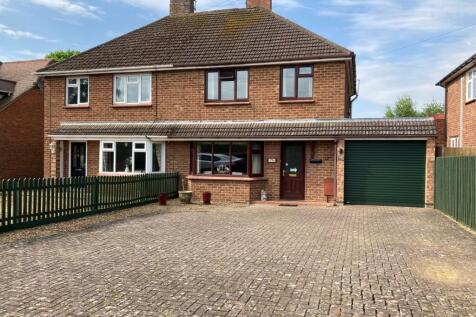 3 bedroom semi-detached house for sale