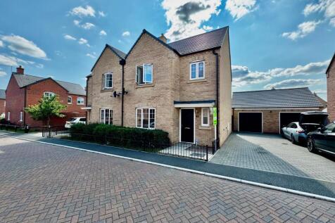 3 bedroom semi-detached house for sale
