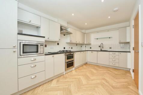 5 bedroom town house for sale