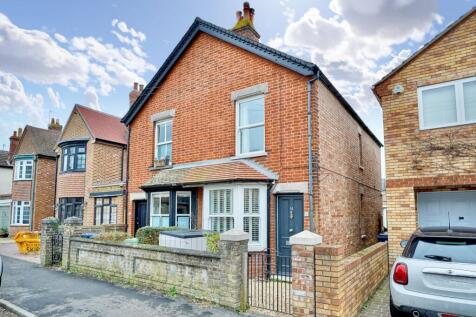 2 bedroom semi-detached house for sale