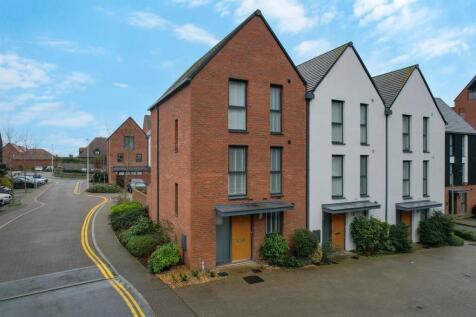 3 bedroom town house for sale