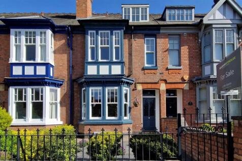 4 bedroom terraced house for sale
