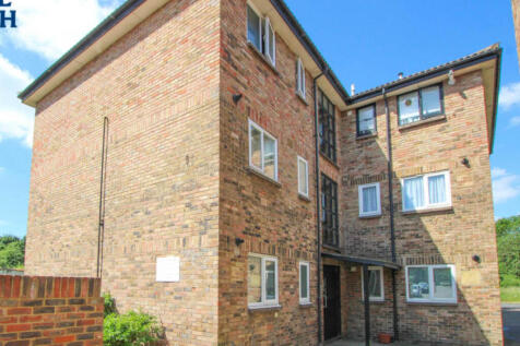 Littlebury Green, Basildon SS13 1 bed flat for sale