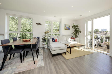 Howell Court, Enfield Road, London W3 2 bed flat for sale
