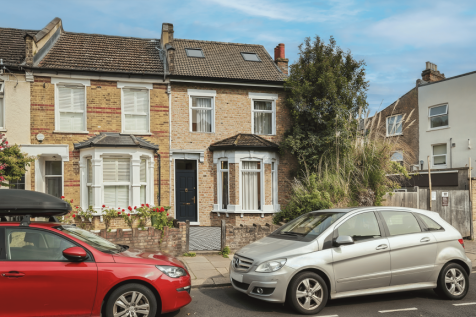5 bedroom semi-detached house for sale