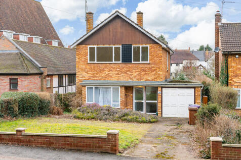 London Road, Knebworth SG3 3 bed detached house for sale