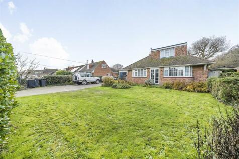 Church Road, Hayling Island PO11 4 bed detached bungalow for sale
