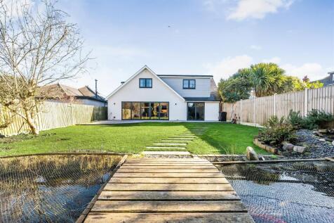 Croft Lane, Hayling Island PO11 4 bed detached house for sale