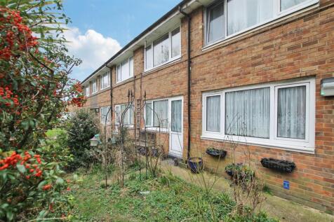 1 bedroom ground floor flat for sale