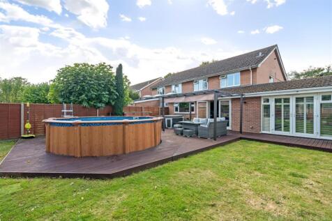Manor Road, Hayling Island PO11 5 bed semi