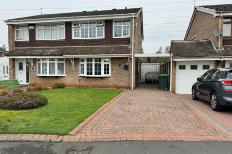 3 bedroom semi-detached house for sale