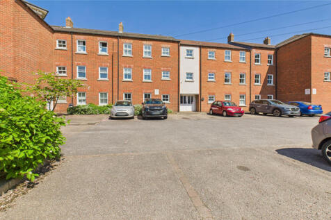 Pine Street, FAIRFORD LEYS HP19 2 bed flat for sale