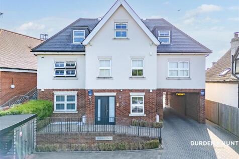 High Street, Ongar, CM5 2 bed apartment for sale