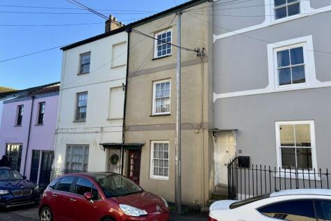 3 bedroom town house for sale