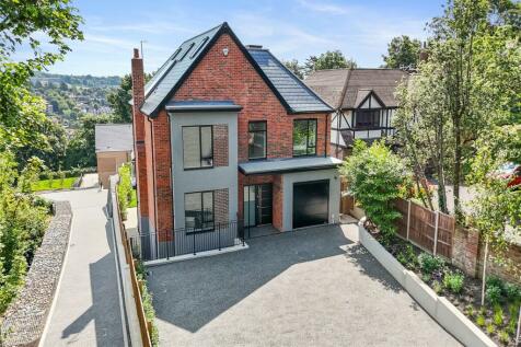 6 bedroom detached house for sale