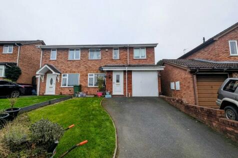 4 bedroom semi-detached house for sale