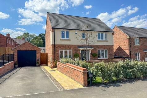 4 bedroom detached house for sale