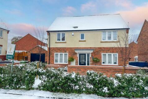 4 bedroom detached house for sale